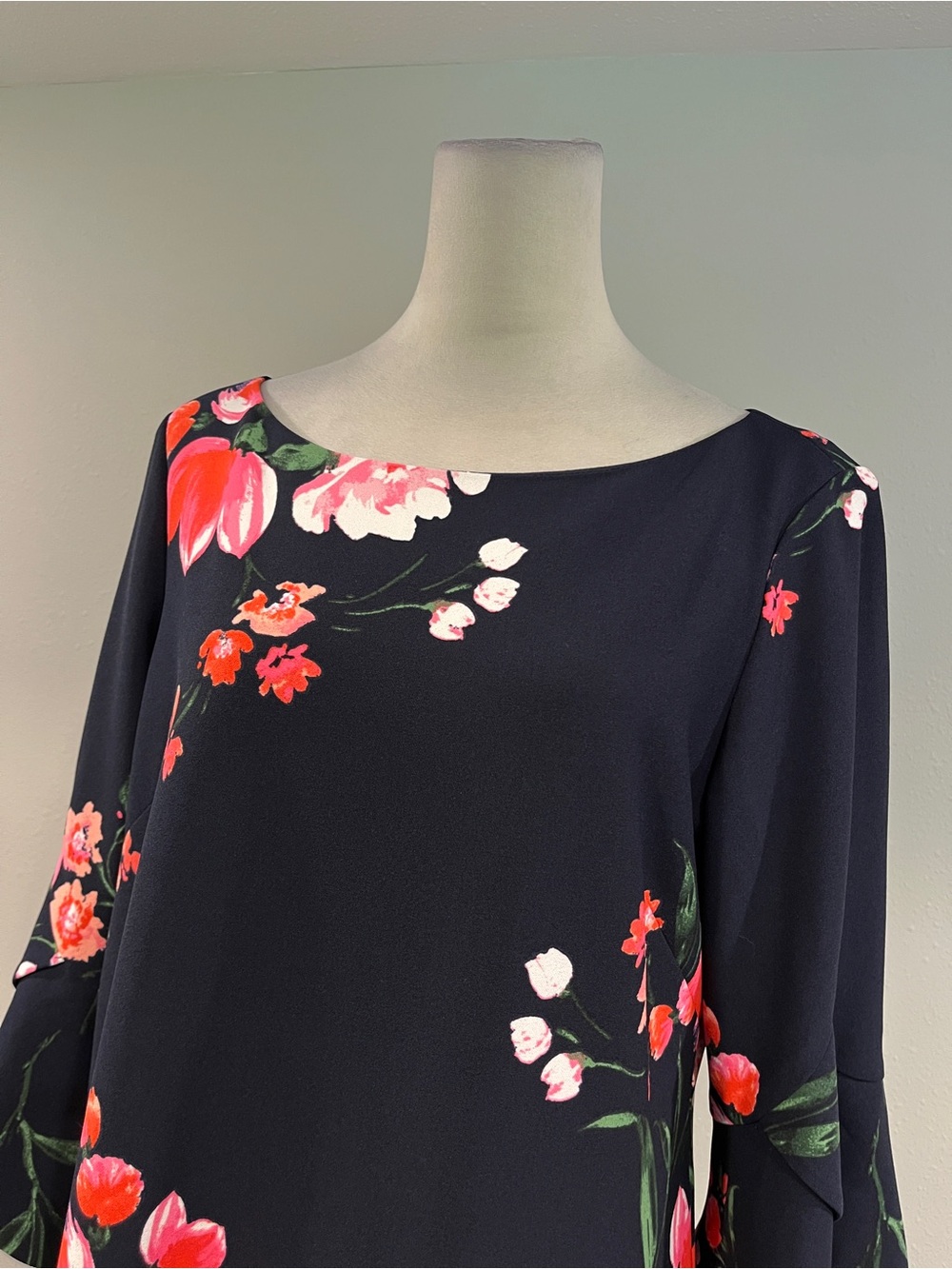 Vince‎ Camuto Navy Floral knee length Shift Dress size 14 - Picture 2 of 12